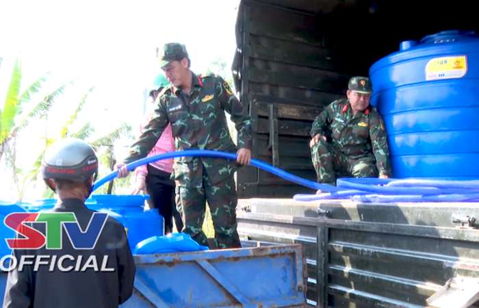 Cục Hậu Cần Quân khu 9 hỗ trợ nước sạch cho người dân huyện Trần Đề