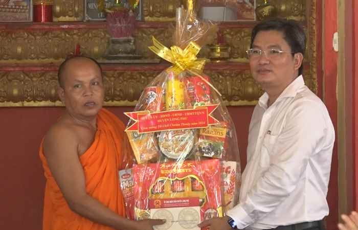 Long Phú: Thăm, chúc Tết Chôl - Chnăm - Thmây các chùa Khmer