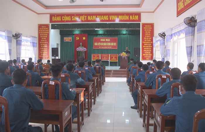 Mỹ Tú: Khai mạc lớp huấn luyện Dân - Quân cơ động năm 2023