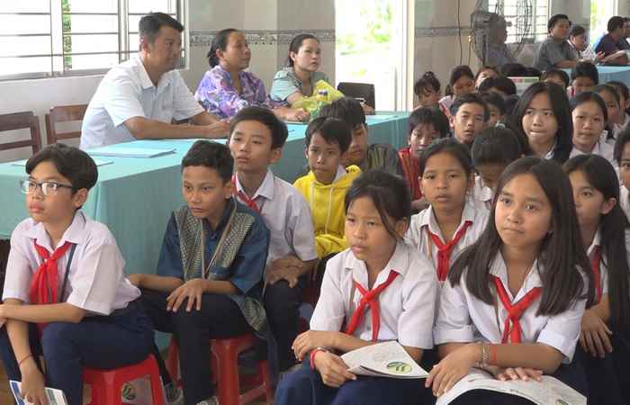 Ban Dân tộc tỉnh Sóc Trăng tuyên truyền về tảo hôn tại Long Phú