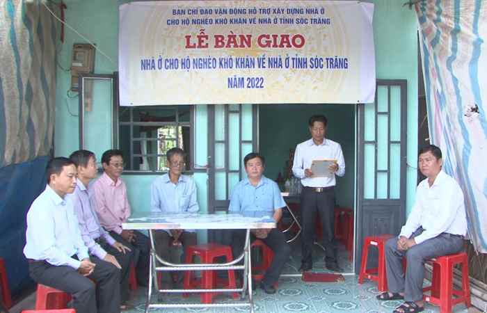 Long Phú bàn giao nhà ở cho hộ nghèo  