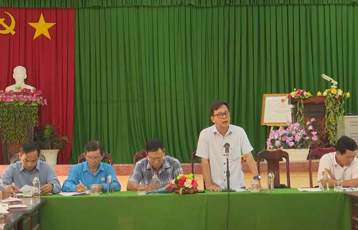 Huyện ủy Mỹ Xuyên kiểm tra việc thực hiện lắp lúa trên nền tôm 