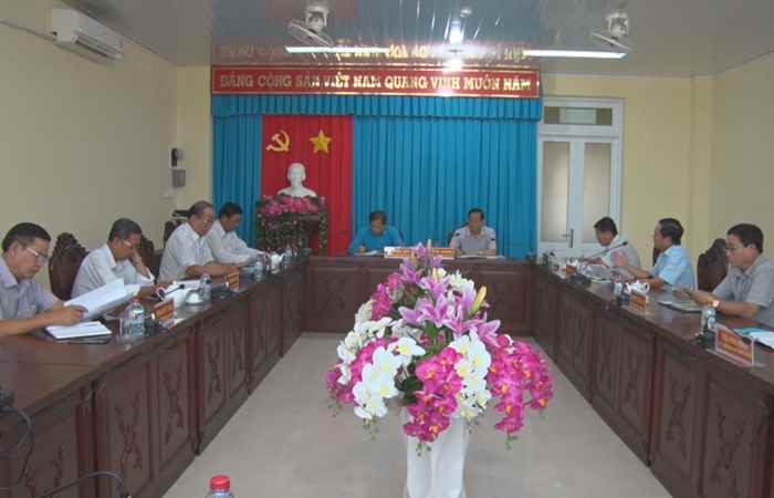 Ban Thường vụ Huyện ủy Trần Đề họp sơ kết tháng 5