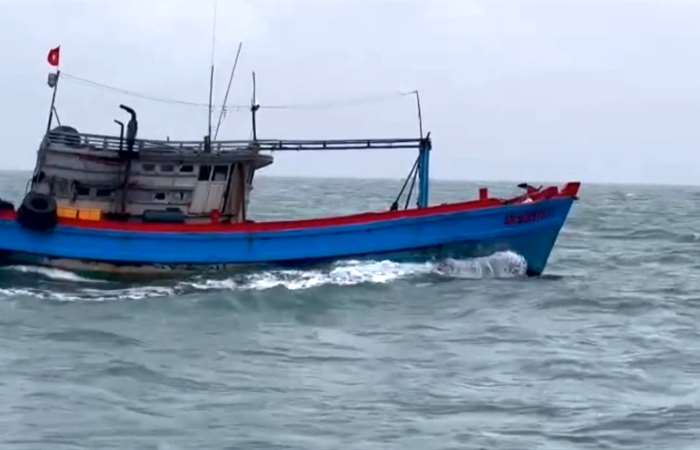 Bắt giữ tàu cá vận chuyển khoảng 30.000 lít dầu DO
