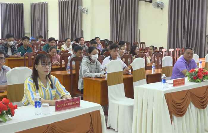 Mỹ Xuyên: Bế giảng lớp Bồi dưỡng nhận thức về Đảng khóa II