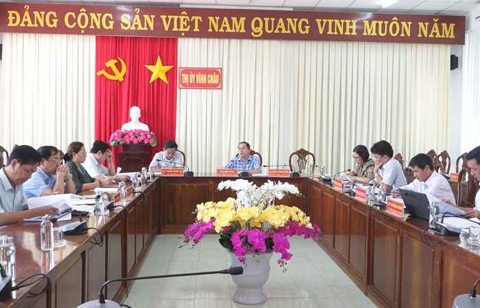 Bí thư Thị ủy Vĩnh Châu nghe báo cáo tình hình thực hiện vốn đầu tư công         