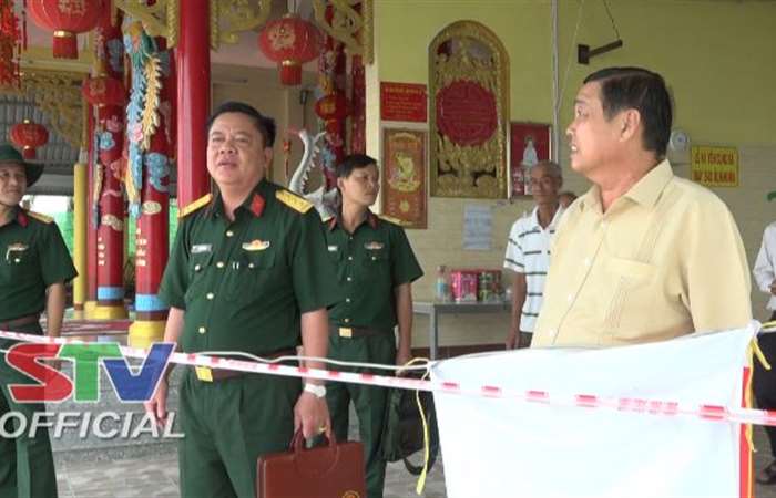 Bộ Chỉ huy Quân sự tỉnh Sóc Trăng khảo sát điểm sạt, lở tại ấp 1, TT. Long Phú