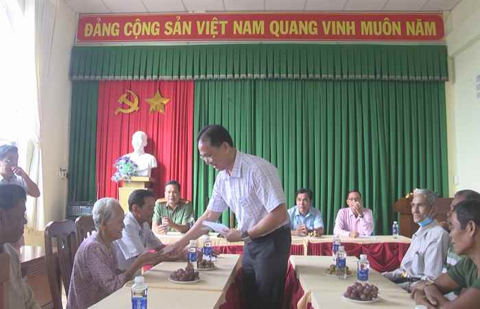 Huyện Châu Thành tri ân gia đình chính sách, người có công với Cách mạng  