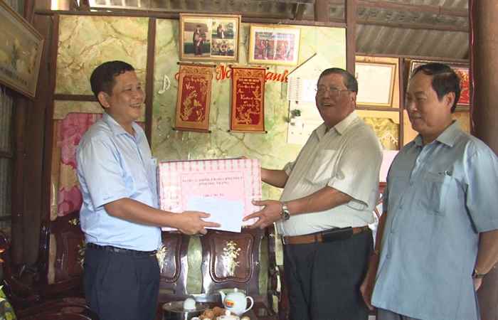 Chủ tịch UBMTTQ Việt Nam tỉnh Sóc Trăng chúc Tết Chôl Chnăm Thmây  