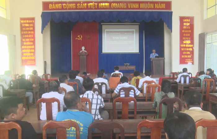Cù Lao Dung: Khai giảng lớp bồi dưỡng cập nhật kiến thức cho Cán bộ, Đảng viên ở cơ sở năm 2024.