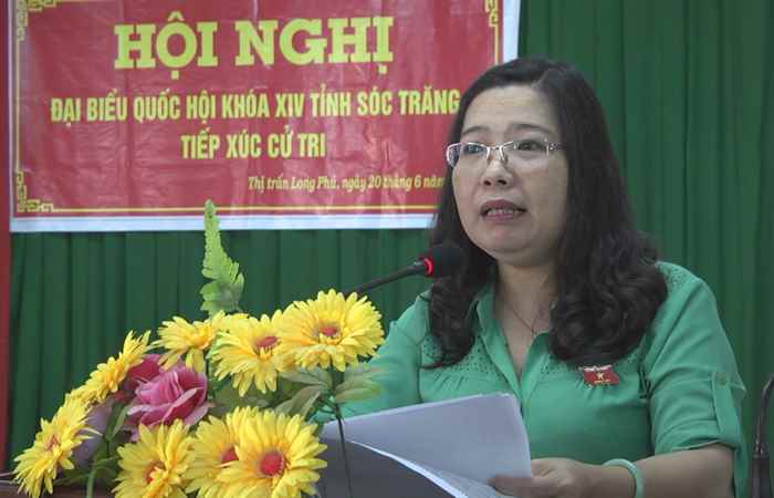 Đại biểu Quốc hội bà Hồ Thị Cẩm Đào tiếp xúc cử tri thị trấn Long Phú, huyện Long Phú