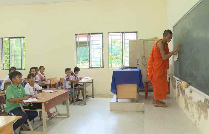 Dạy chữ Khmer dịp hè