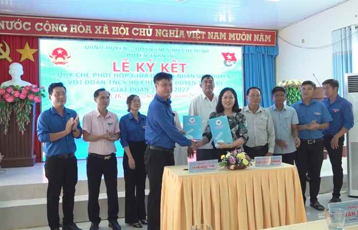 Đối thoại giữa lãnh đạo UBND huyện Trần Đề với đoàn viên, thanh niên
