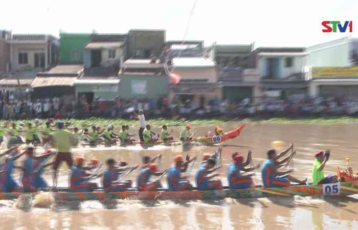 Giải đua ghe ngo tại ngày hội VHTT&DL đồng bào Khmer Nam Bộ năm 2017