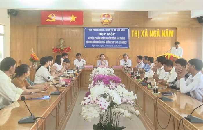 Ngã Năm: Họp mặt kỷ niệm 79 năm Ngày truyền thống Văn Phòng cơ quan hành chính Nhà nước 