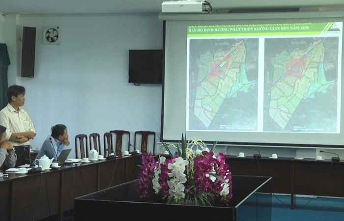 Họp thông qua đồ án quy hoạch chung xây dựng Thị xã Ngã Năm