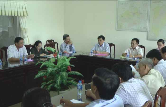 Họp tổ đại biểu HĐND tỉnh đơn vị thị xã Ngã Năm