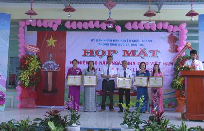 Huyện Châu Thành họp mặt kỷ niệm 40 năm Ngày Nhà giáo Việt Nam