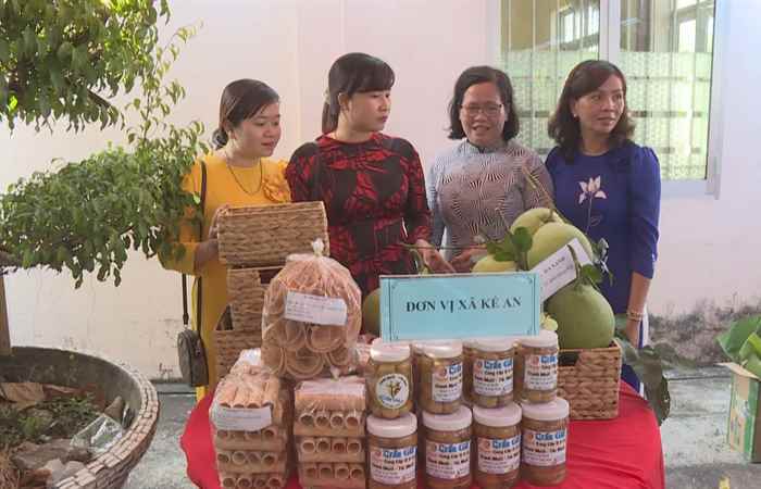 Hội LHPN huyện Kế Sách họp mặt 8-3