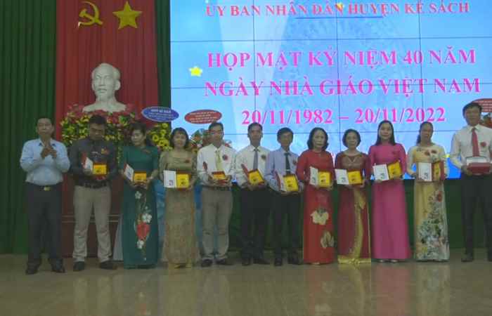 Kế Sách họp mặt kỷ niệm Ngày Nhà giáo Việt Nam