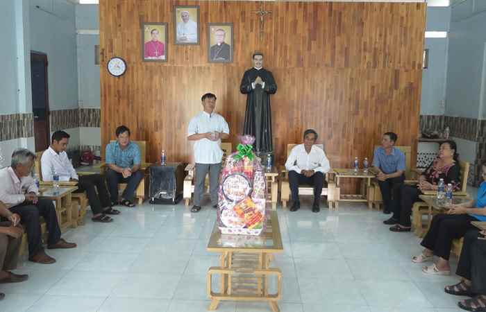 Lãnh đạo huyện Mỹ Tú chúc mừng Giáng sinh tại các Nhà thờ, Họ đạo 