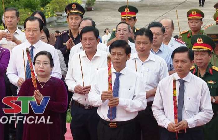 Lãnh đạo tỉnh Sóc Trăng viếng Nghĩa trang Liệt sĩ tỉnh nhân Kỷ niệm Ngày Thương binh - Liệt sĩ