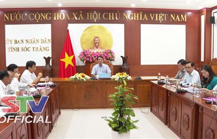 Lãnh đạo UBND tỉnh Sóc Trăng nghe báo cáo về tình hình chất lượng nước sinh hoạt trên địa bàn tỉnh