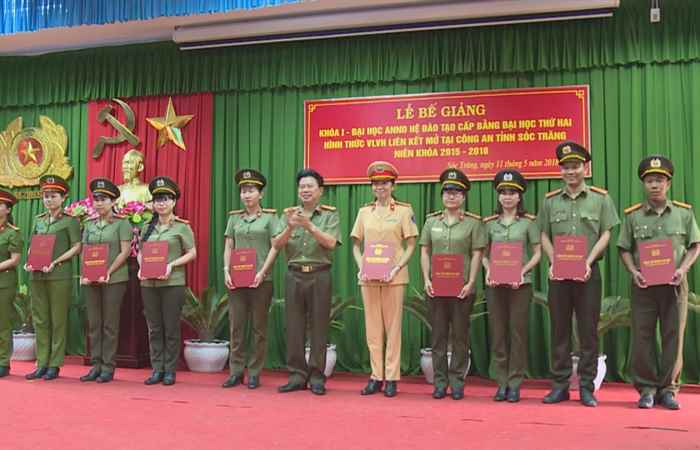 Lễ bế giảng khóa 1 - đào tạo cấp bằng đại học thứ hai mở tại Công an tỉnh Sóc Trăng
