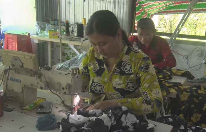 Cù Lao Dung ra mắt “Tổ hợp tác Phụ nữ may gia công ”