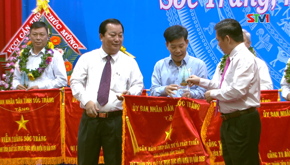 Lễ tôn vinh doanh nghiệp năm 2016 - Phần 1 08-10-2016
