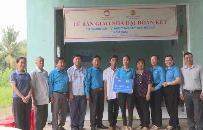 Liên đoàn lao động huyện Kế sách bàn giao nhà Đại đoàn kết tại xã Xuân Hòa