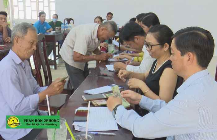 Long Phú chi tiền hỗ trợ người dân gặp khó khăn do đại dịch Covid-19