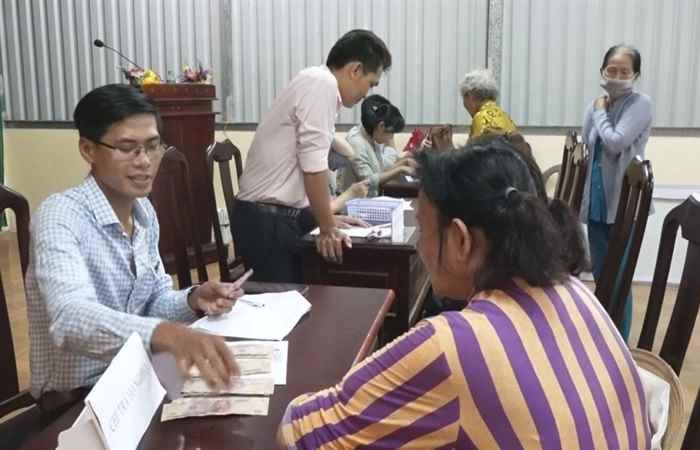 Mỹ Tú chi tiền hỗ trợ hơn 25.000 đối tượng khó khăn do dịch Covid-19