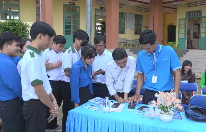Mỹ Tú phát động Hưởng ứng ngày chuyển đổi số Quốc gia và Ngày Chuyển đổi số tỉnh Sóc Trăng năm 2024