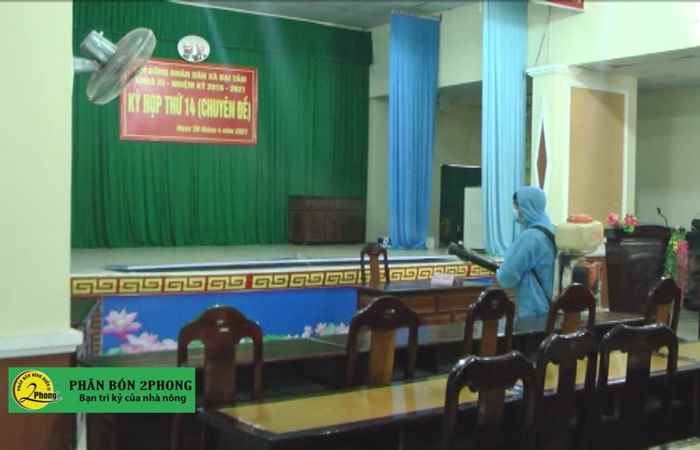 Mỹ Xuyên phun hóa chất khử khuẩn phòng, chống dịch bệnh Covid-19
