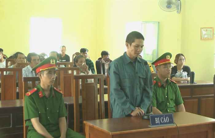 Mỹ Xuyên: Xét xử lưu động về tội mua bán trái phép và tổ chức sử dụng trái phép chất ma túy