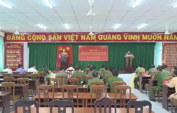 Ngã năm - Công an thị xã sơ kết công tác công an 6 tháng đầu năm 2024