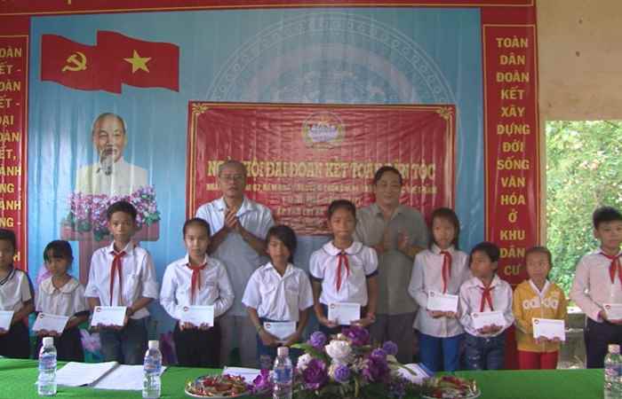 Ngày hội đại đoàn kết toàn dân tộc ở khu dân cư tại xã Thạnh Tân, huyện Thạnh Trị 