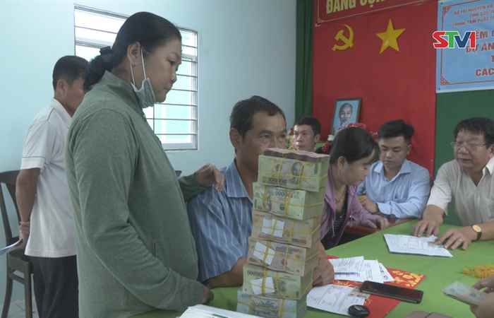 Dự án cầu Đại Ngãi: Người dân Cù Lao Dung phấn khởi nhận tiền đền bù giải phóng mặt bằng 