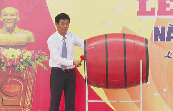 Bí thư Tỉnh ủy Sóc Trăng dự Lễ khai giảng năm học mới tại trường THPT Lương Định Của