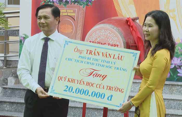 Chủ tịch UBND tỉnh Sóc Trăng dự Lễ khai giảng năm học mới tại trường THPT Mỹ Xuyên