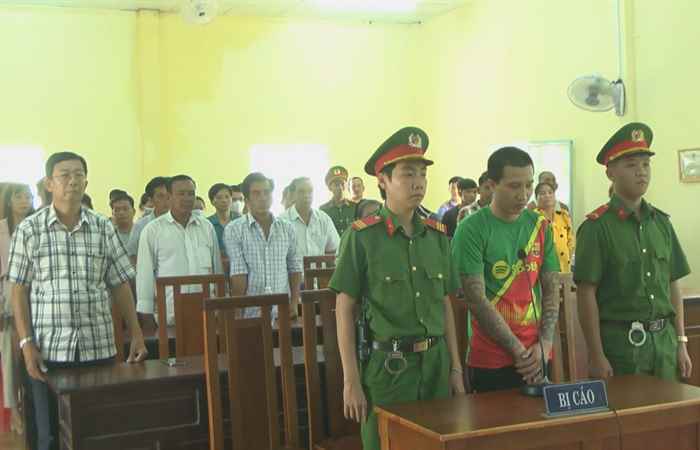 Mỹ Xuyên: Phiên tòa xét xử lưu động về tội sử dụng, tàng trữ trái phép chất ma túy