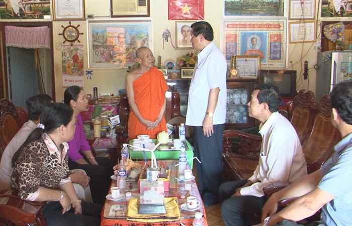 Phó bí thư Thường trực Tỉnh ủy Sóc Trăng  chúc Tết Chôl Chnăm Thmây ở Thị xã Vĩnh Châu