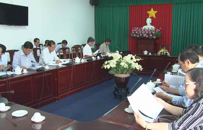 Phó chủ tịch UBND tỉnh ông Lê Văn Hiểu họp thẩm định giá đất