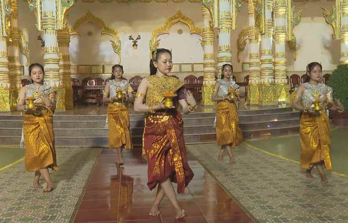 Phóng sự: Sóc Trăng khôi phục sức sống trang phục truyền thống dân tộc Khmer từ học đường (08-12-2024)