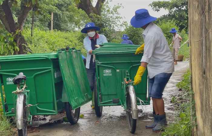 Vĩnh Châu: Ra quân thu gom rác thải vệ sinh môi trường