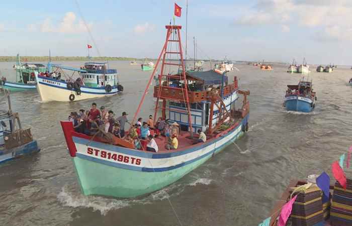 Rộn ràng lễ hội nghinh ông