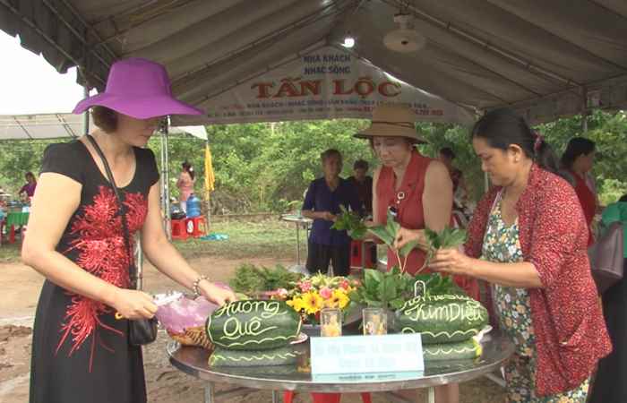 Rộn ràng lễ hội sông nước miệt vườn 