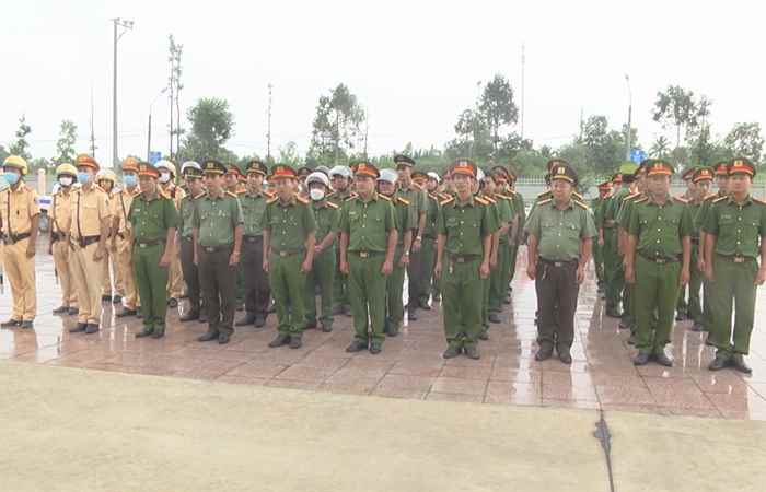 Công an huyện Mỹ Tú ra quân cao điểm tấn công, trấn áp tội phạm