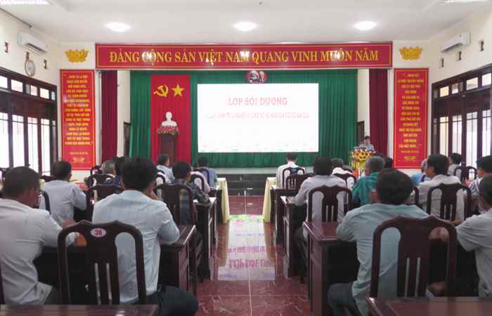 Thạnh Trị: Bồi dưỡng lý luận chính trị và nghiệp vụ cho hội viên nông dân 